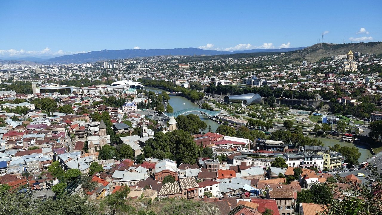 Vue aérienne de Tbilissi, capitale de la Géorgie