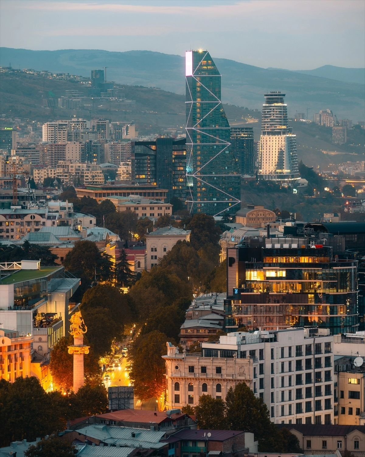 Le quartier d'affaires de Tbilissi, avenue Roustavéli, en Géorgie